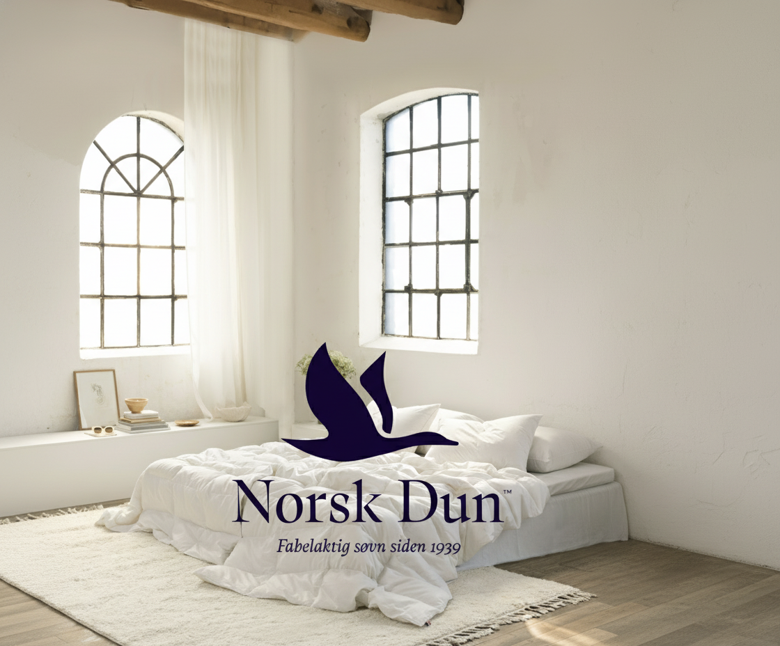 Norsk Dun logo sentrert i soveromsbilde